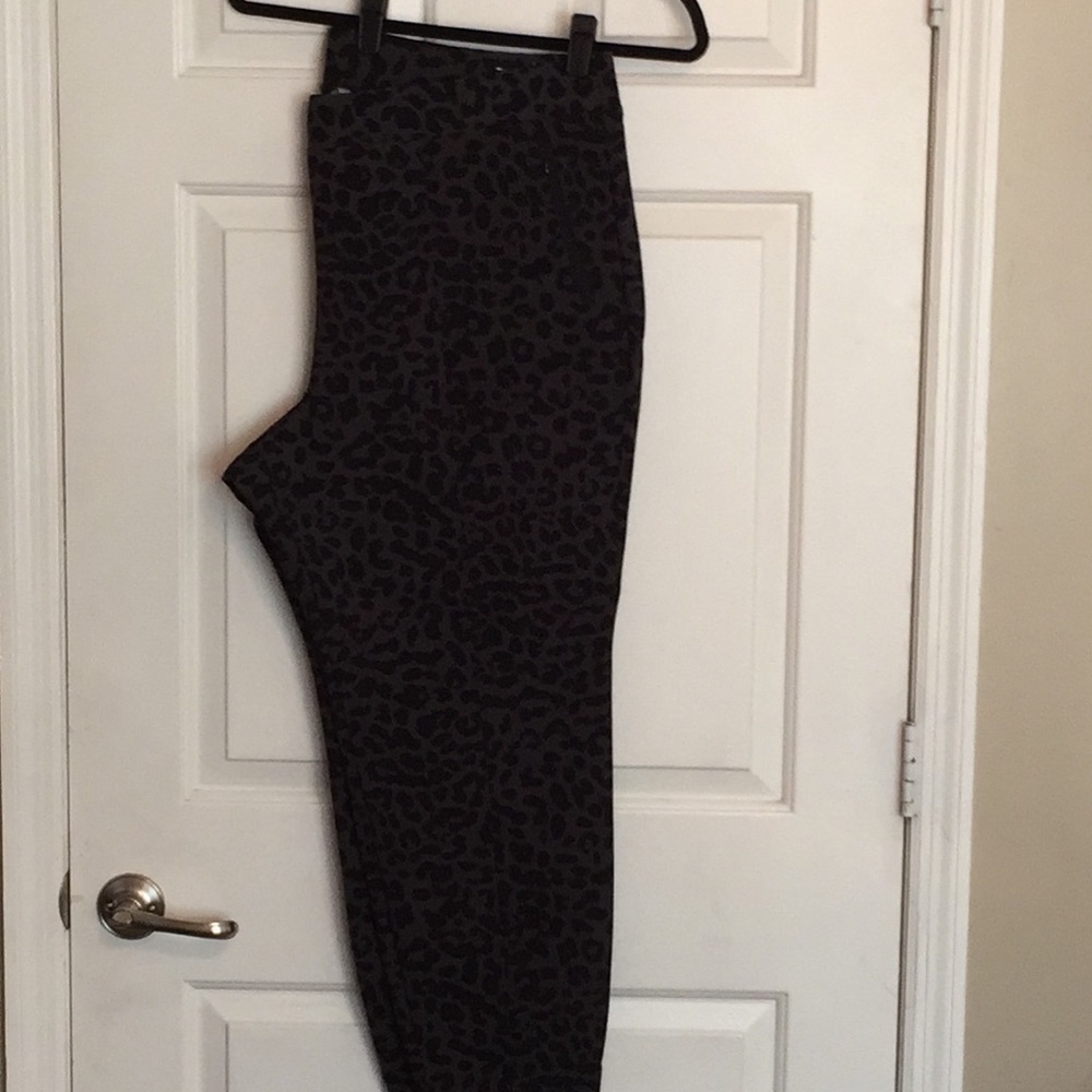LB Animal print Ankle pant